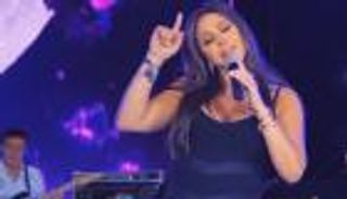 حفل إليسا في الغردقة.. إطلالة مثيرة ورقصة على المسرح (صور)