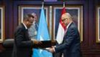 لأول مرة منذ 30 عاما.. الصومال يمنح مصرفين ترخيصا بالعمل