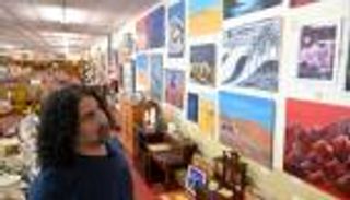 "تحررت وأصبحت فنانا".. نجل أسامة بن لادن يعرض لوحاته في فرنسا