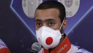 رائد محاكاة الفضاء الإماراتي صالح العامري بعد خروجه من كبسولة العزل