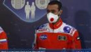 لحظة خروج الإماراتي صالح العامري من تجربة محاكاة الفضاء (فيديو)