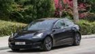 "تسلا 3" تنضم لأسطول "تاكسي دبي".. كفاءة وسعادة