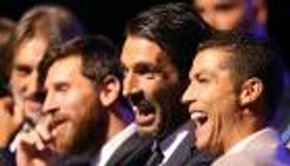 أبرزهم كريستيانو رونالدو وبوفون.. 5 نجوم رفضوا برشلونة