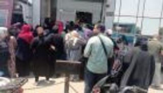 مع قرب إجازة عيد الأضحى.. مقار البنوك في مصر تتحول لساحة حرب