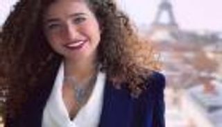 غادة والي وأزمة مترو كلية البنات.. "متهمة بسرقة رسومات فنان روسي"