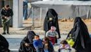 فرنسا تستعيد أطفالا وأمهات "دواعش" من سوريا