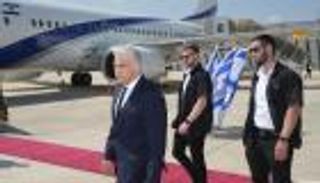 "لبنان وإيران" أبرز الملفات.. لابيد يبدأ ولايته الحكومية بزيارة باريس