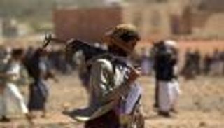 رسائل "SMS".. سلاح الحوثي "الفتاك" لنهب اليمنيين وحشد التبرعات