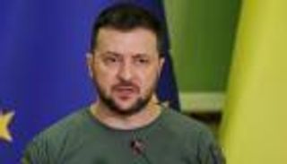 زيلينسكي مستاء من تجاهل الجيش الأوكراني