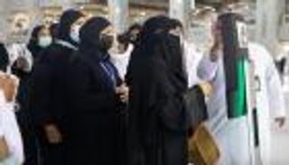 بـ11 لغة.. "روبوت" يرد على أسئلة الحجاج داخل المسجد الحرام