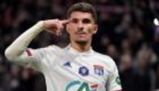 ليون الفرنسي يجهز ضربة مزدوجة لمنتخب الجزائر