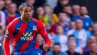 مايكل أوليز لاعب كريستال بالاس