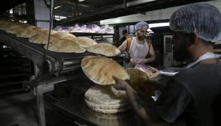 أزمة الإمدادات تأتي على جيوب الفقراء وواشنطن تصدر بيانا