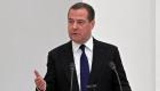 ميدفيديف يحذر أمريكا: العبث مع قوة نووية يعرض البشرية للخطر