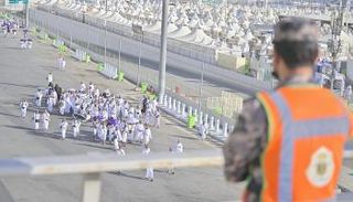 الحجاج يتوافدون إلى مشعر منى