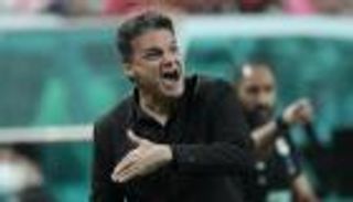 الدوري المصري.. راتب ضخم يبعد إيهاب جلال عن سيناريو 2021