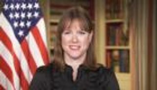 الكعب العالي يغادر البيت الأبيض.. مستشارة بايدن تعتزم الاستقالة