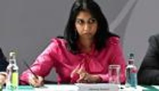 مارجريت تاتشر "السمراء".. زلزال سويلا برافرمان يهز عرش "جونسون"