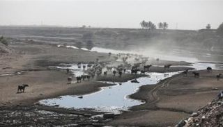 بقايا نهر ديالى بعد انحسار المياه 