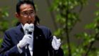 رئيس وزراء اليابان يدعو مواطنيه للتفكير في كيفية حماية الديمقراطية