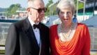 ماي تودع جونسون برقصة وابتسامة لم تفارقها في يوم الانتقام