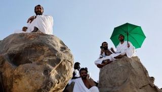 حجاج على جبل عرفات