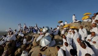 الحجاج فوق صعيد عرفات الطاهر