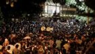 عشرات الآلاف في سريلانكا يحاصرون مقر الرئيس.. المزيد في الطريق