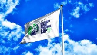 علم يحمل شعار COP27