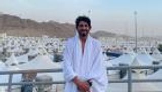 بقيادة أحمد حجازي.. أبرز نجوم كرة القدم في ملابس الحج (صور)