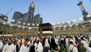الحجاج يؤدون طواف الإفاضة