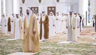 الشيخ محمد بن زايد يؤدي صلاة عيد الأضحى