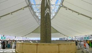 الحجاج أثناء رمي الجمرات