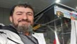 للحصول على تأشيرة الحج.. إنجليزي يسير على الأقدام من بريطانيا إلى السعودية