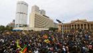 سريلانكا وعائلة راجاباكسا.. القصة من الإنقاذ إلى الإفلاس