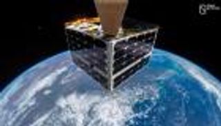 أغرب "سيلفي" في التاريخ.. قمر صناعي في الصورة