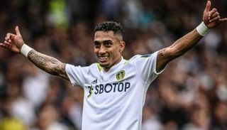 رافينيا نجم ليدز يونايتد على أعتاب برشلونة