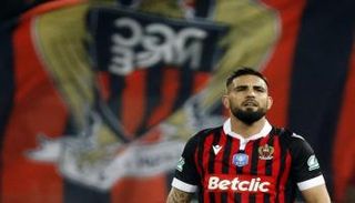 أندي ديلور مهاجم نيس الفرنسي ومنتخب الجزائر