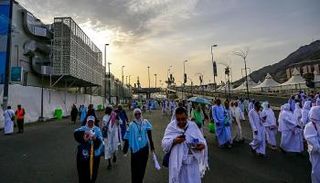 مسلمون يؤدون فريضة الحج