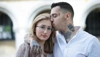 صورة للفتاة الأوكرانية وزوجها البريطاني