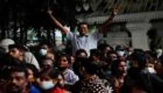 محتجو سريلانكا يسلبون أموال الرئيس.. مبلغ ضخم ووثائق ثمينة