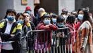 إصابة بكورونا تغلق بلدة صينية يسكنها 320 ألف نسمة