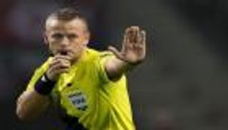 تاريخ كرة القدم.. كيف ظهرت "صافرة الحكم"؟ 