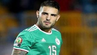 ديلور بقميص منتخب الجزائر