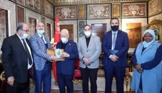 صورة لراشد الغنوشي مع ممثلي "جمعية نماء" الإخوانية
