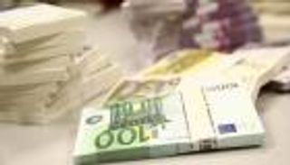 سعر اليورو ينخفض إلى ما دون الدولار الأمريكي لأول مرة منذ 2002