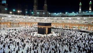 المعتمرون في بيت الله الحرام - أرشيفية