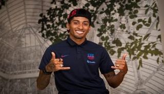 صفقات برشلونة الإسباني