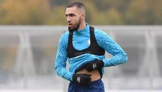 اللاعب الجزائري نبيل بن طالب 