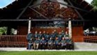 ابتسامات وزي موحد.. زعماء "الهادئ" في صور عائلية لافتة